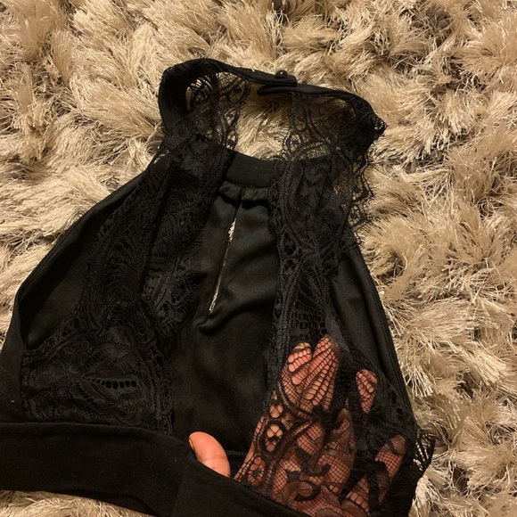 Halter Top 🔥 - Picture 2 of 3